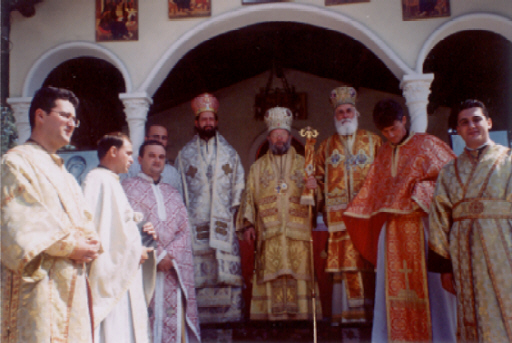 Aprilia, Italia � Il Metropolita Antonio di Ravenna e d�Italia con il Vescovo Kirill del Patriarcato di Bulgaria ed i sacerdoti.