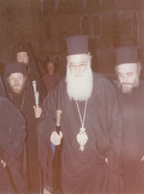 Kyiv (Kiev), Ucraina, 9 Maggio 2004 � Concelebrazione con (da sinistra) il Vescovo Kylment di Simferopol e Crimea, S.S il Patriarca di Kiev Filarete ed il Metropolita Antonio di Ravenna e d�Italia.
